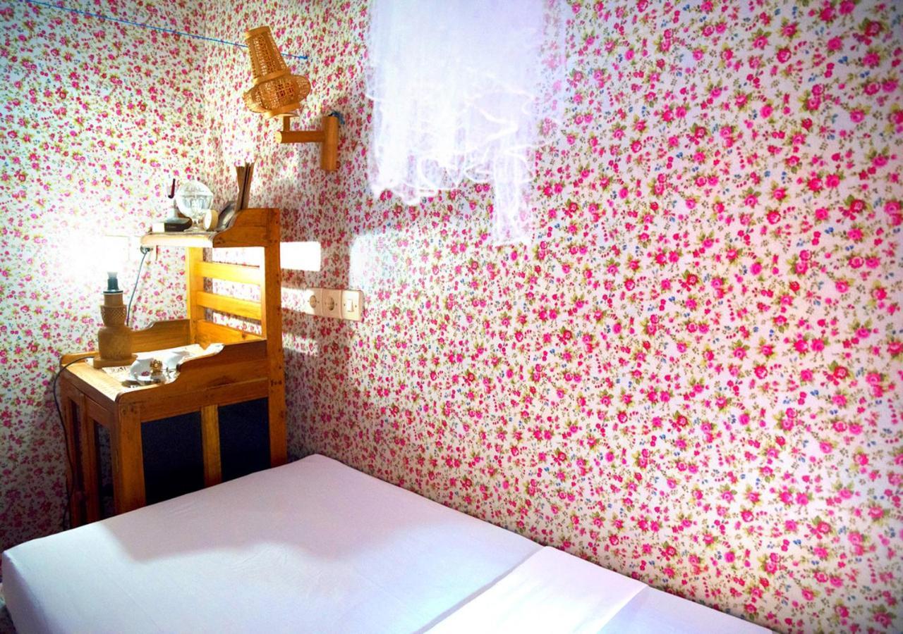 The Rabbit Tree Hostel Gili Meno Room photo