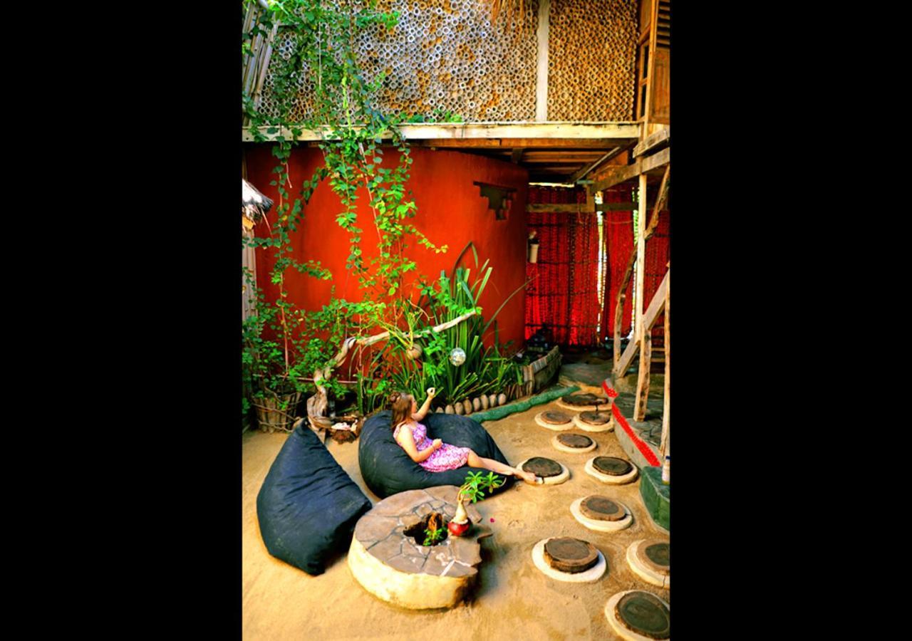 The Rabbit Tree Hostel Gili Meno Exterior photo