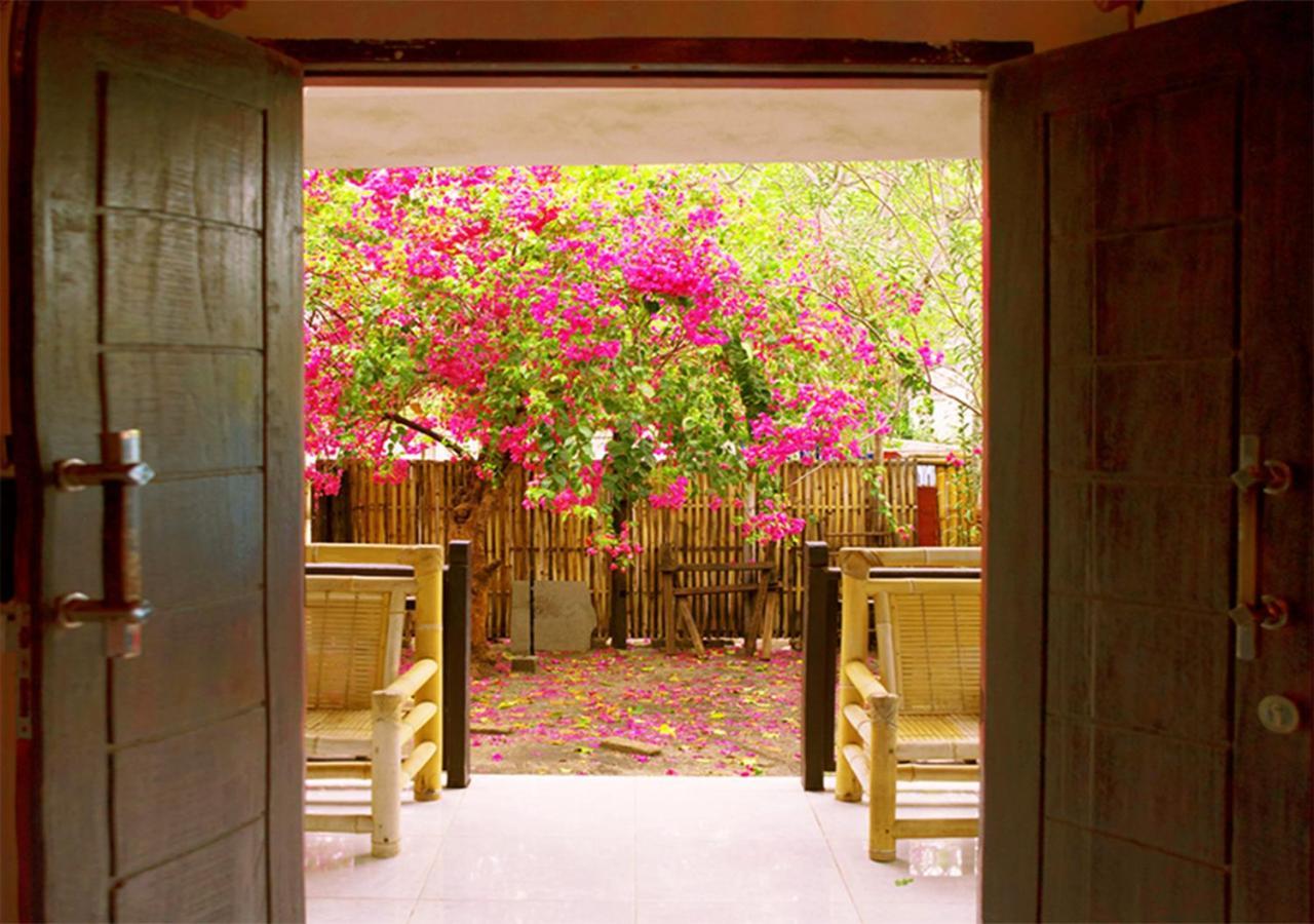 The Rabbit Tree Hostel Gili Meno Exterior photo